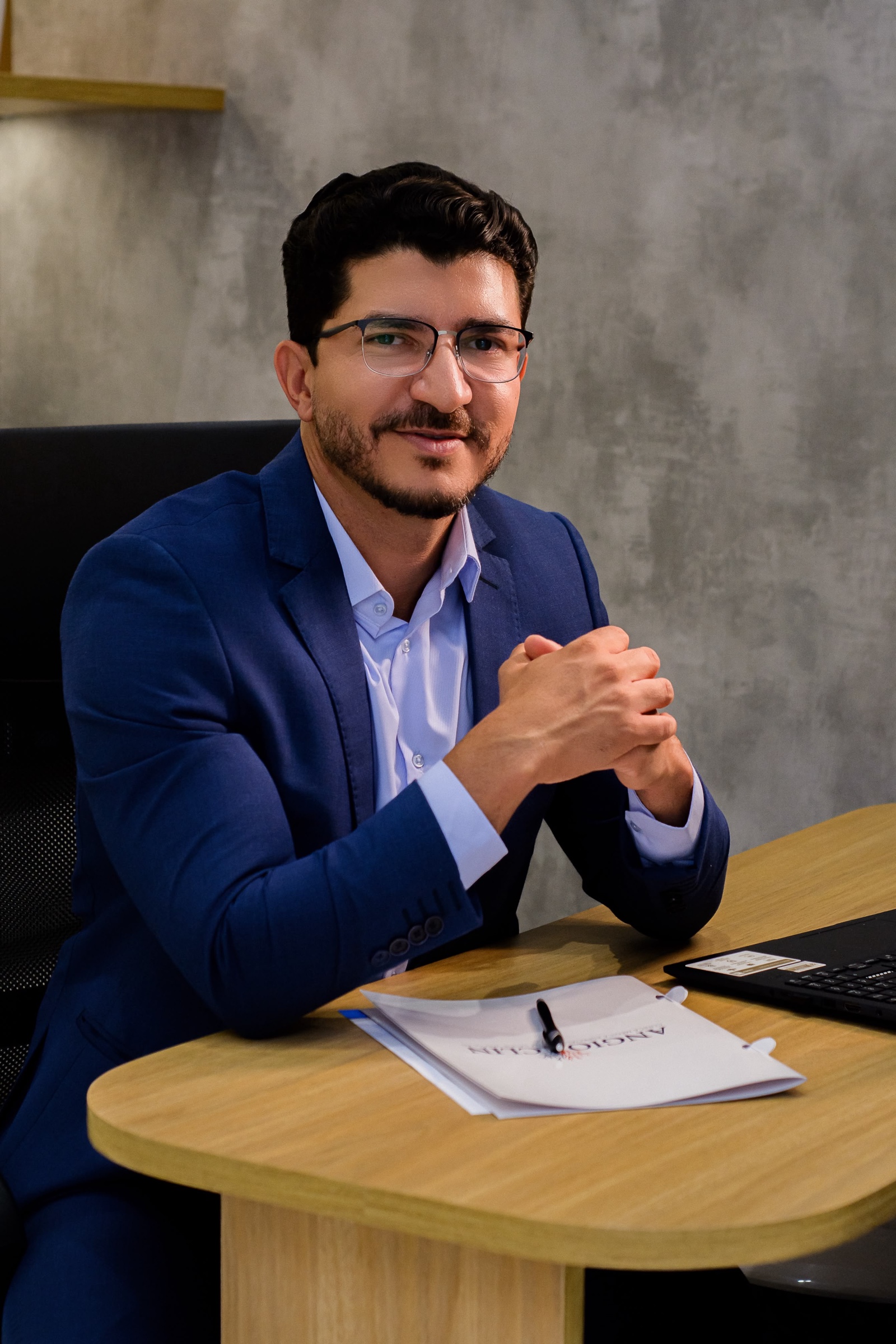 Dr. Oldack Miranda Neto em consulta na Angioclin, em Camaçari - BA
