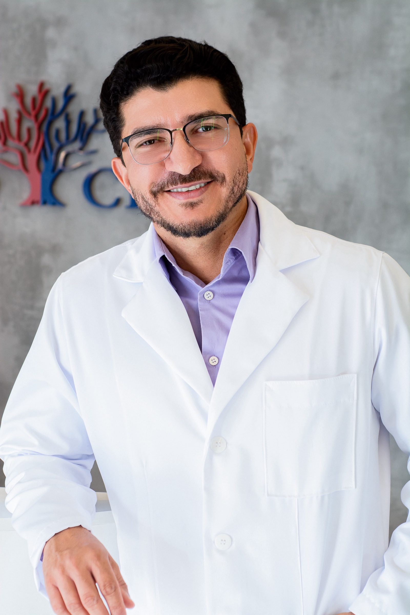 Dr. Oldack Miranda Neto, cirurgião vascular que trata varizes em Camaçari - BA