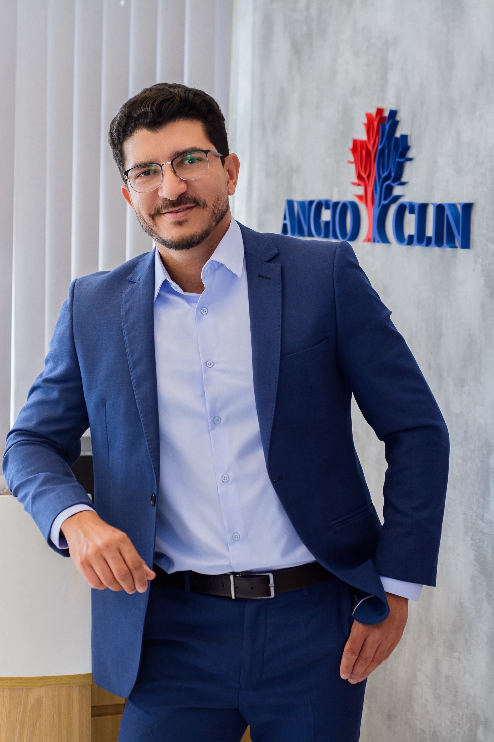 Dr. Oldack Miranda Neto, cirurgião vascular, na Angioclin em Camaçari - BA